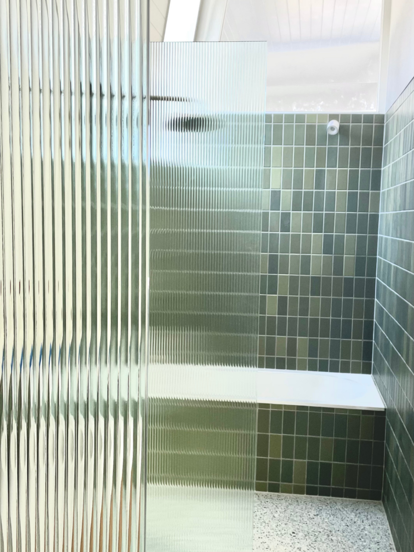 Fluted glass fixed panel shower screen